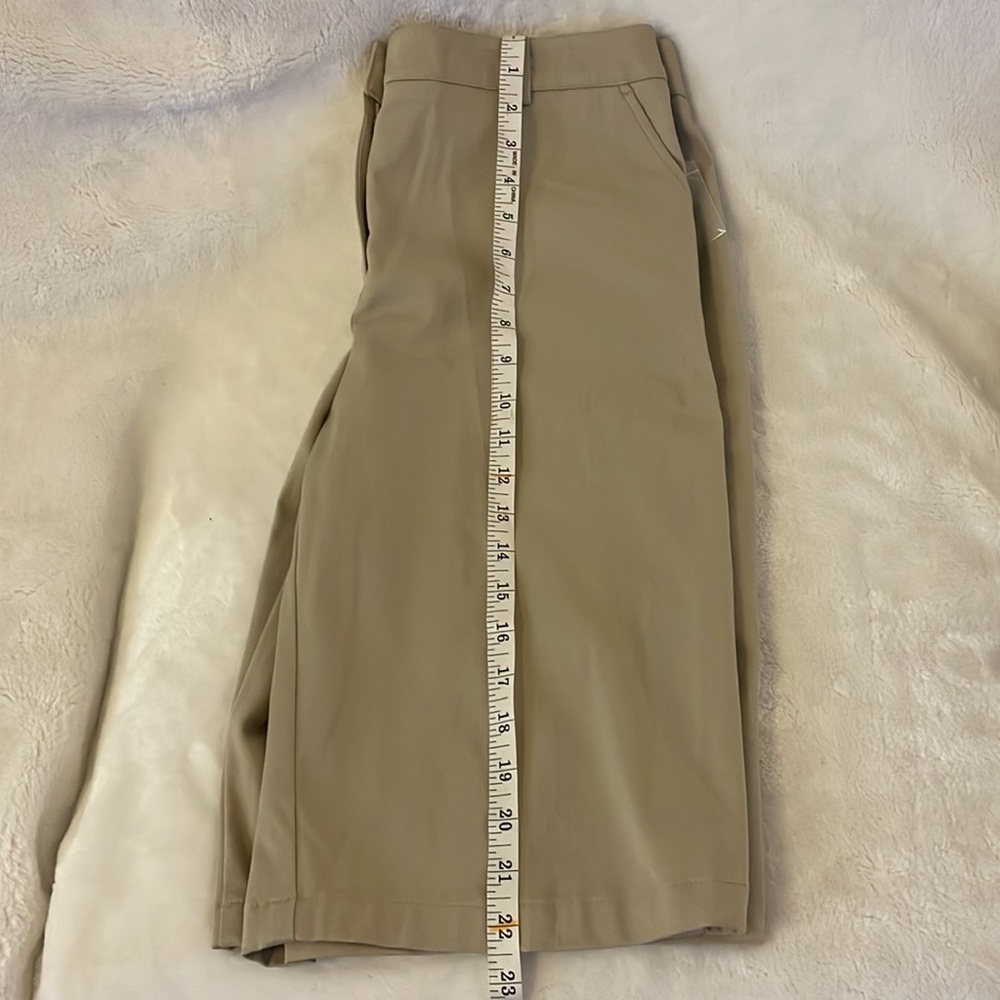 NWT Croft & Barrow Khaki Knee Length Shorts size 10 - Picture 4 of 4